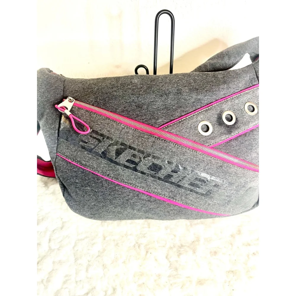 Skechers vintage Y2K Messenger Sling bag in grey fabric with pink accents large